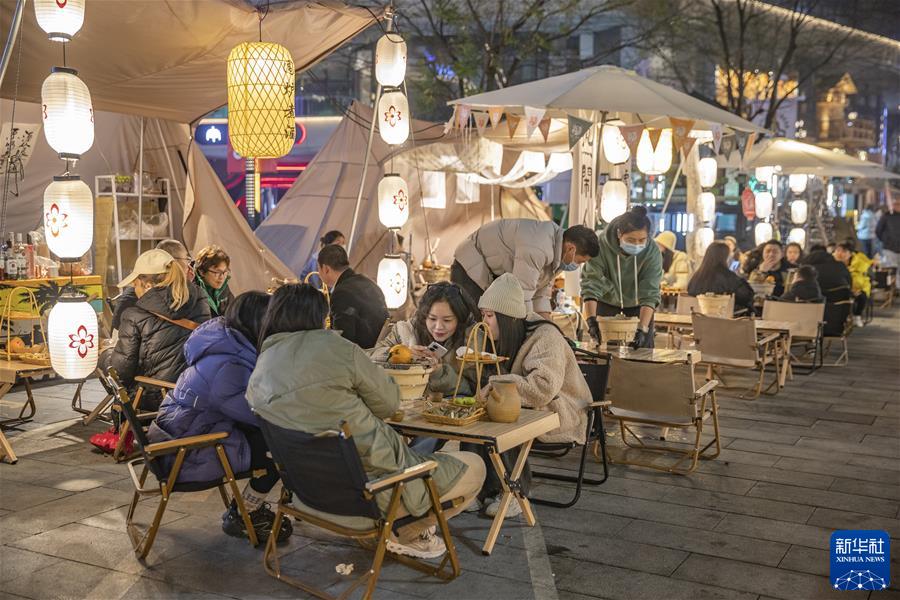 （鏡觀中國·新華社國內(nèi)新聞?wù)掌恢芫x）（6）點亮沿江“夜經(jīng)濟”