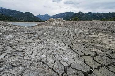 法國：嚴(yán)重干旱致湖泊水位下降