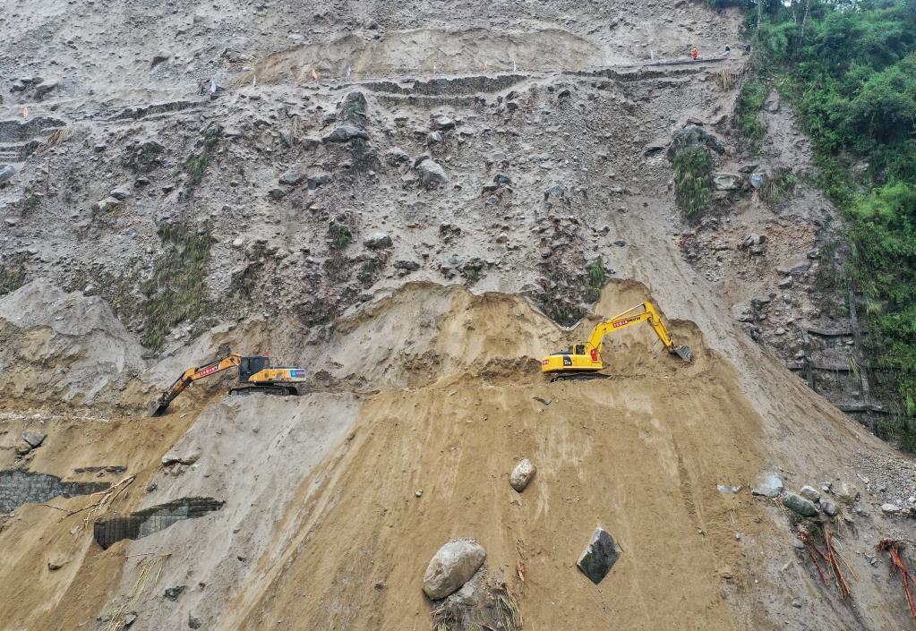 四川瀘定地震：道路搶通搶險(xiǎn)