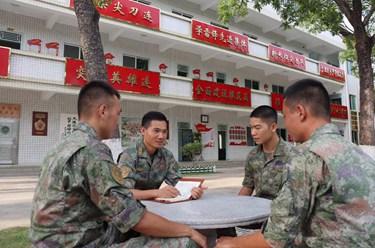 奮力實(shí)現(xiàn)建軍一百年奮斗目標(biāo) 打開強(qiáng)軍事業(yè)發(fā)展新局面——習(xí)近平主席出席軍隊領(lǐng)導(dǎo)干部會議時發(fā)表的重要講話在全軍部隊引起強(qiáng)烈反響