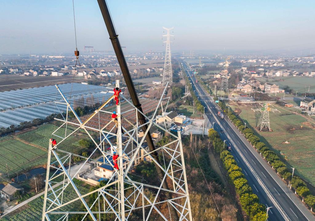 江蘇靖江：輸電線路建設(shè)施工忙