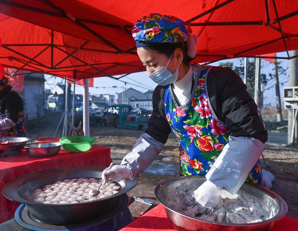 浙江湖州水鄉(xiāng)舉辦“魚湯飯 品豐年”迎新春活動