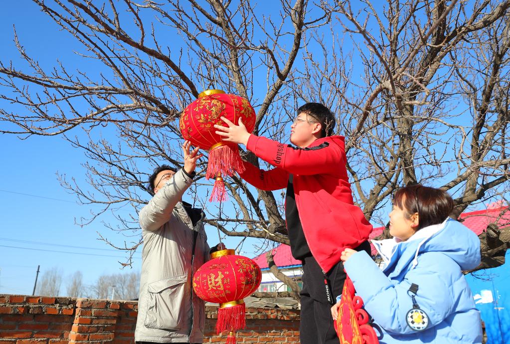 情系貧困生 春節(jié)送溫暖