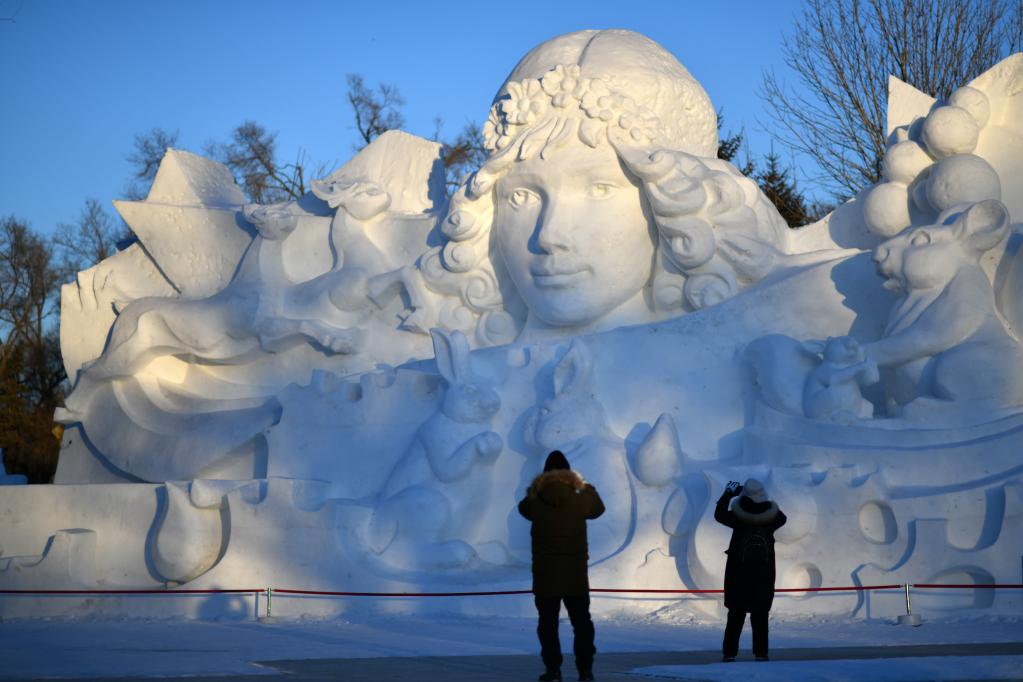 新華全媒+丨哈爾濱新春冰雪旅游“火熱”