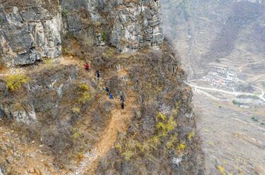 太行山村筑路人：一座山 一條路 一個夢