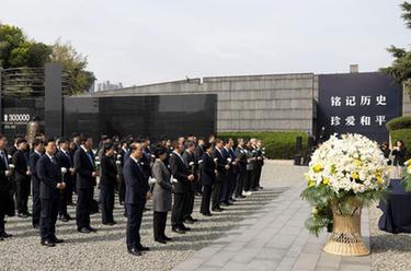 馬英九前往侵華日軍南京大屠殺遇難同胞紀(jì)念館憑吊