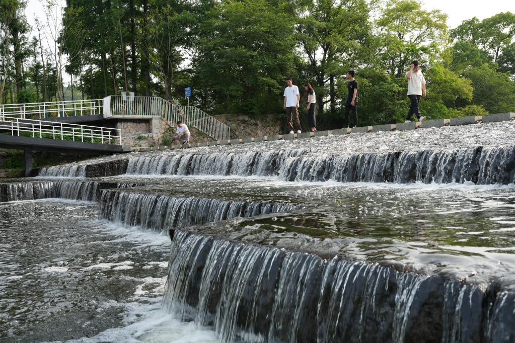 “千萬工程”調(diào)研行丨浙江湖州：山區(qū)小鎮(zhèn)的“美麗逆襲”