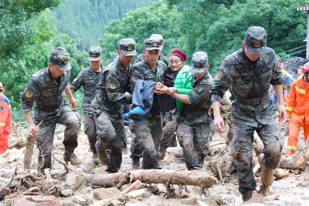 重慶萬州區(qū)長灘鎮(zhèn)出現(xiàn)特大暴雨