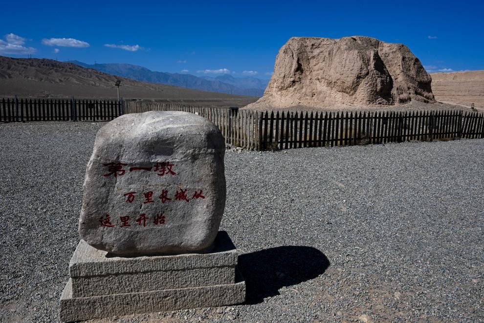 長城古跡助力嘉峪關(guān)旅游