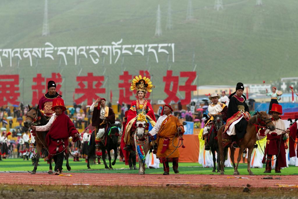 青海玉樹賽馬節(jié)活動(dòng)開幕