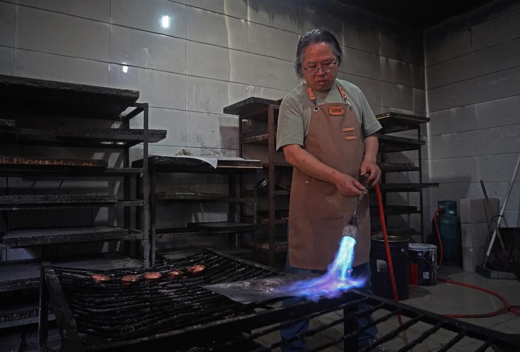 鏨銅雕刻 運鏨作筆鐫畫人生