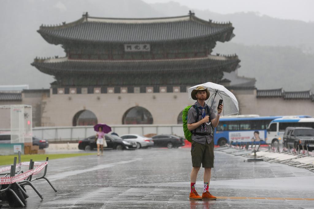 臺(tái)風(fēng)“卡努”來(lái)襲 韓國(guó)普降暴雨