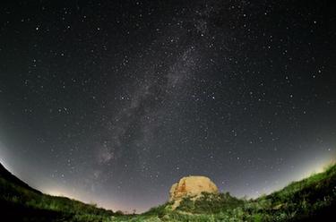 英仙座流星雨“綻放”哈巴湖