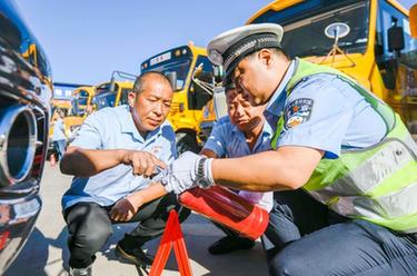 檢查校車迎開學