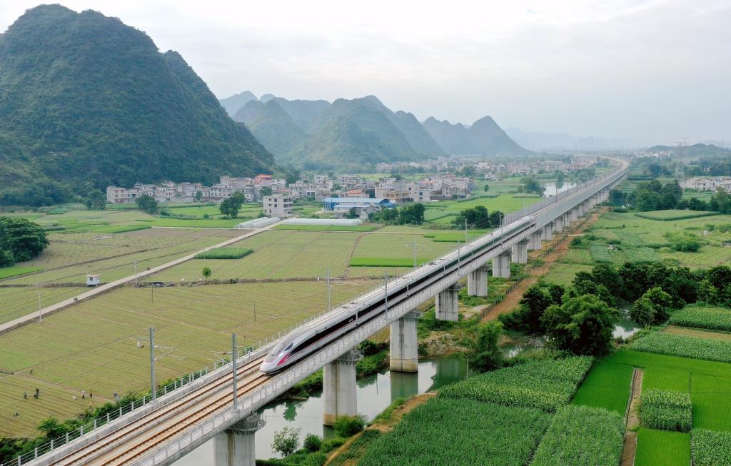 貴陽至南寧高速鐵路8月31日全線貫通運營