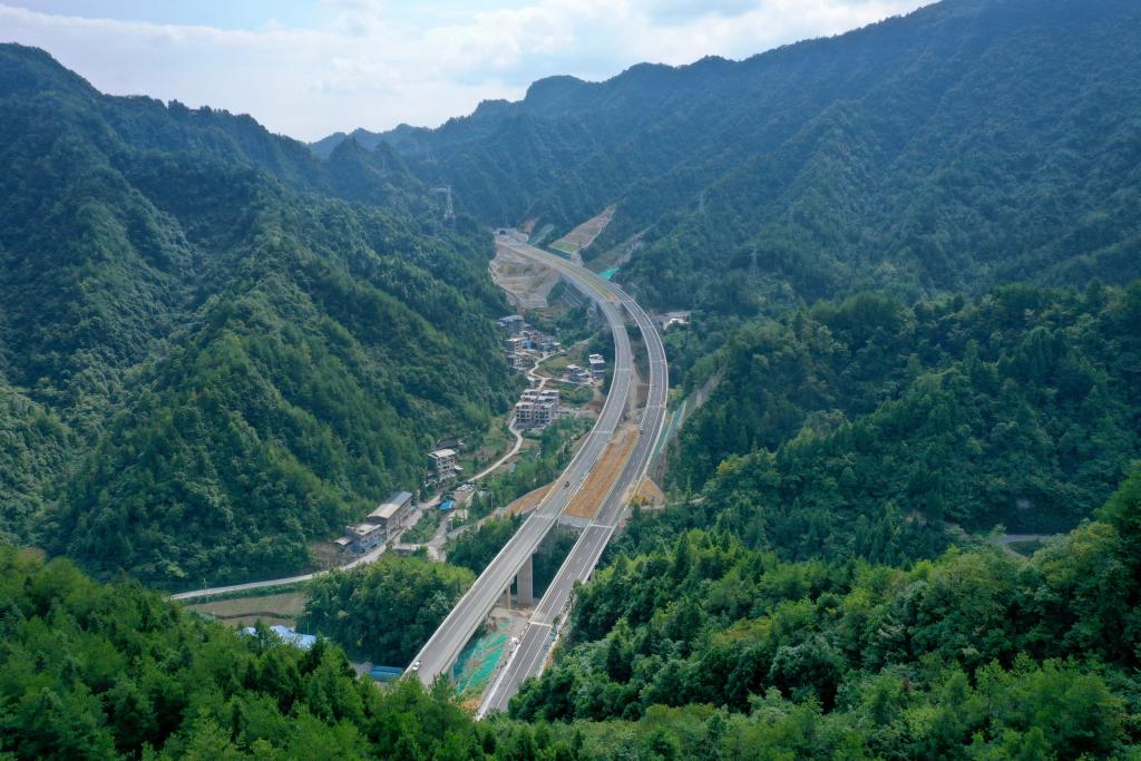 張南高速湖北段即將建成通車(chē)