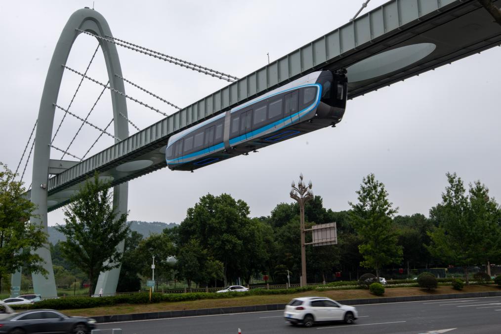 我國首條空軌線路開通運營