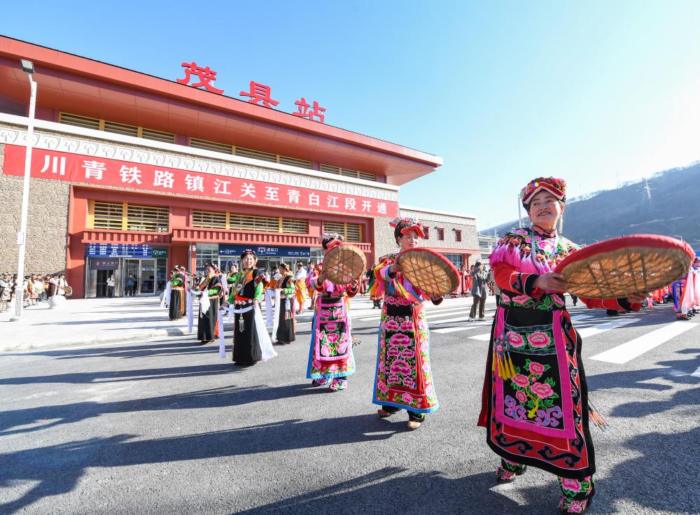 川青鐵路四川首段貫通運(yùn)營(yíng)