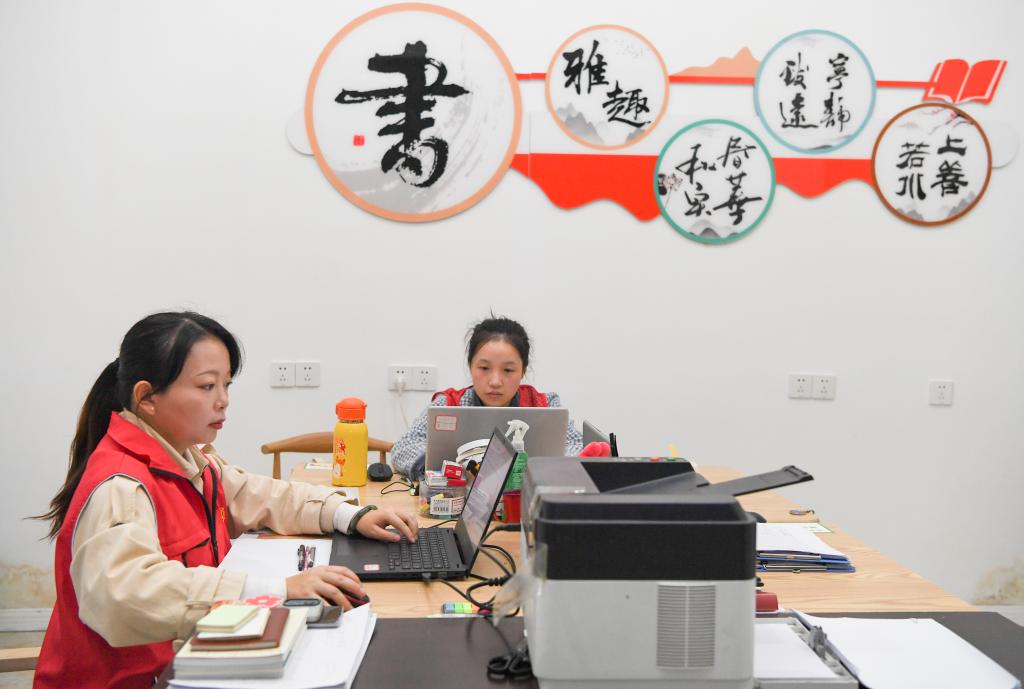 網(wǎng)格員“小白楊”：用心用情解決居民急難愁盼問(wèn)題