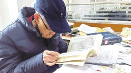 99歲版本目錄學家：“我的生命和書連在一起”